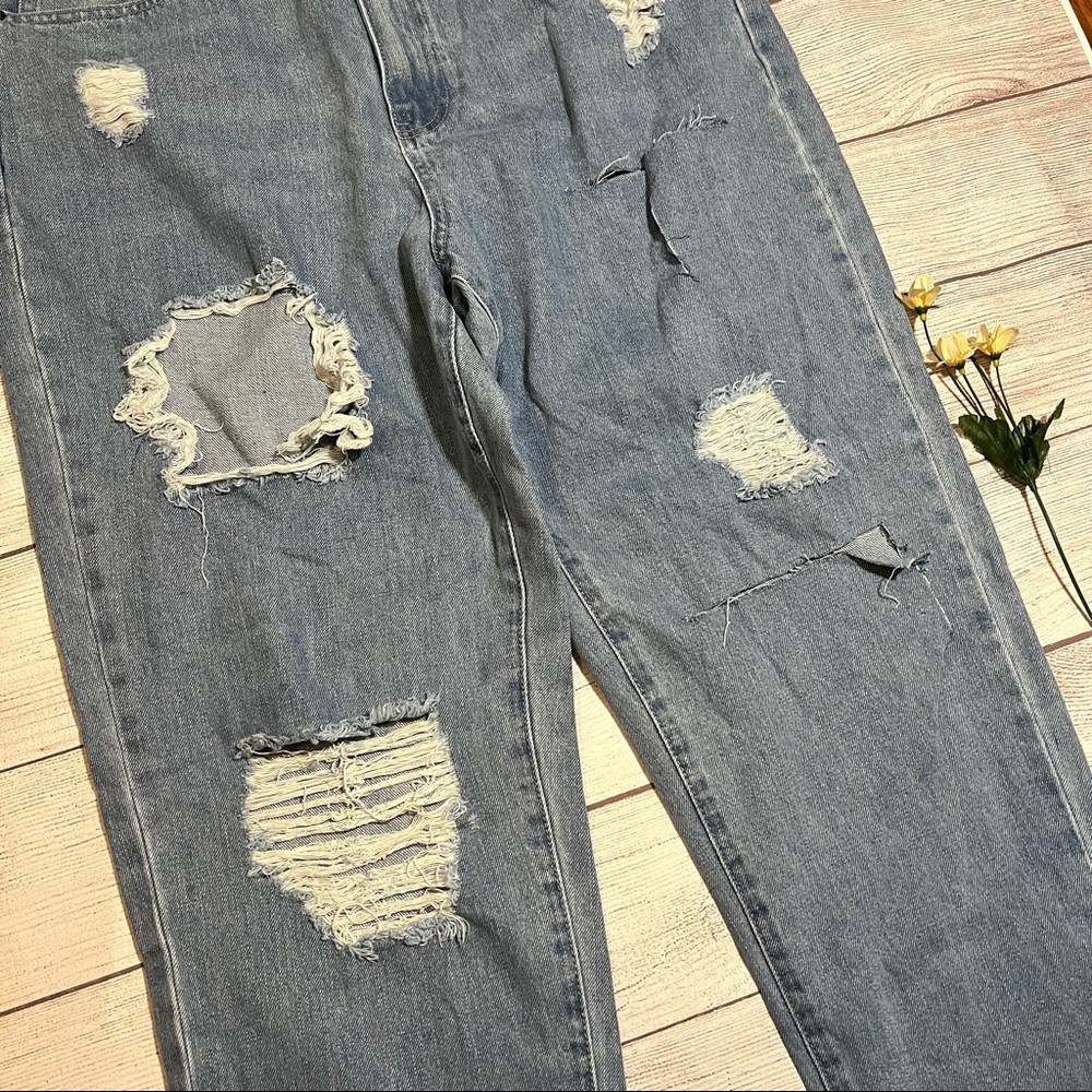 Misguided Denim Riot High Rise Slit Rip Mom Jeans - Picture 4 of 16